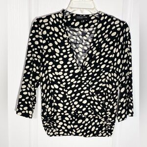 Jones NY Abstract Dot Surplice Banded Hem 3/4 Sleeve Stretch Blouse Black Cream